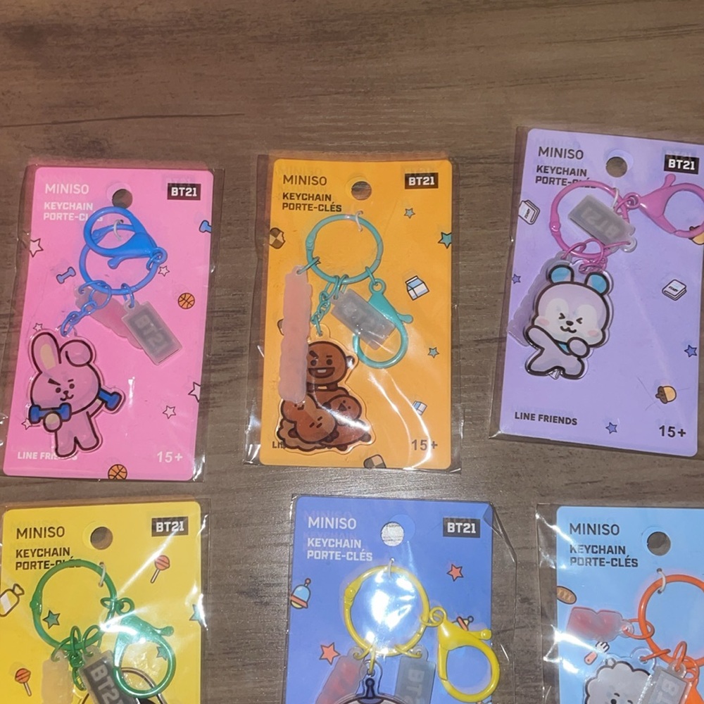 🏝️🎉BT21 Keychains - Picture 2 of 4